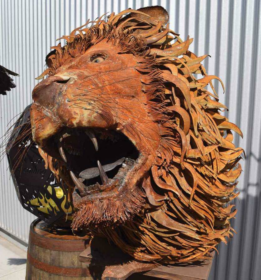 全球钣金新闻-金属制造狂：焊工制作动物的金属钣金-太原光远教育科技创新有限公司